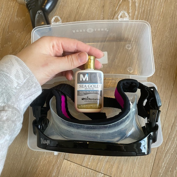 Aqua Lung & ScubaPro Dive Set- Fins Set, Dive Sock Boots, Goggles, & Snorkel - Picture 4 of 16